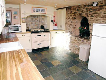 Fully fitted kitchen